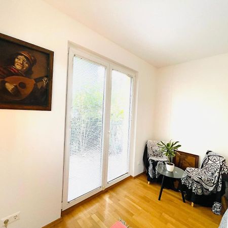 Das Zimmer Im Wiener Haus Esterno foto