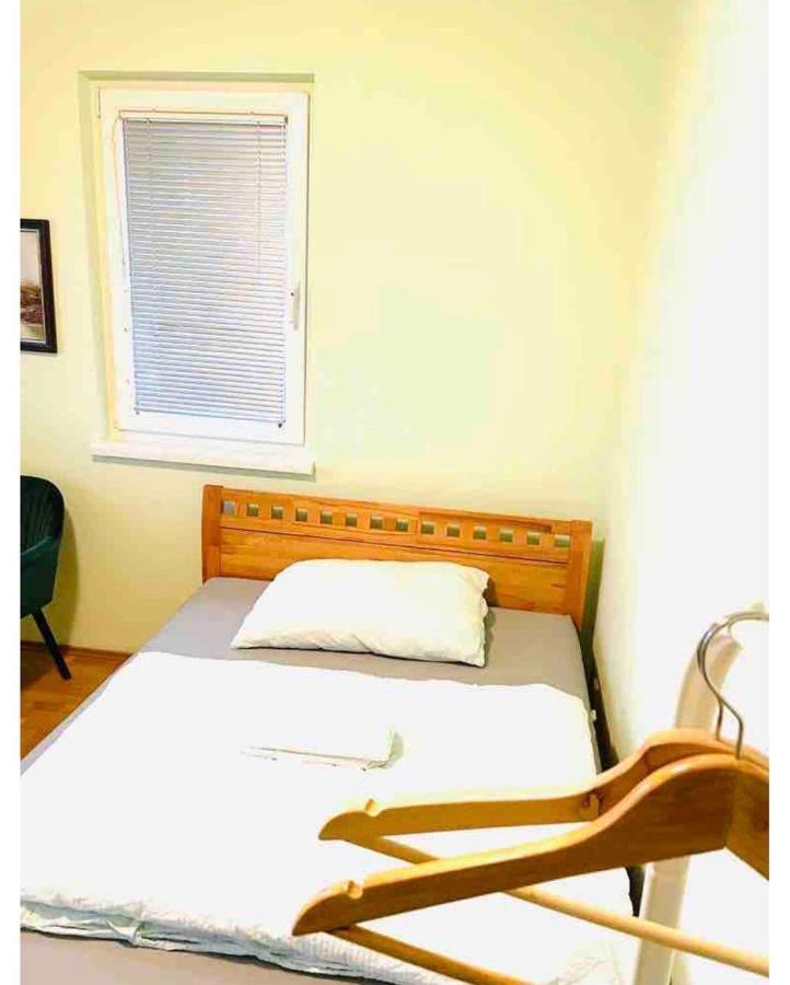 Das Zimmer Im Wiener Haus Esterno foto