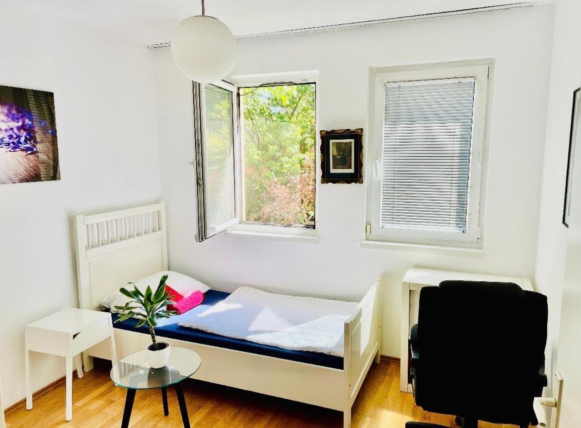 Das Zimmer Im Wiener Haus Esterno foto