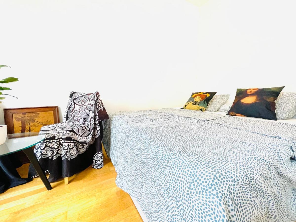 Das Zimmer Im Wiener Haus Esterno foto