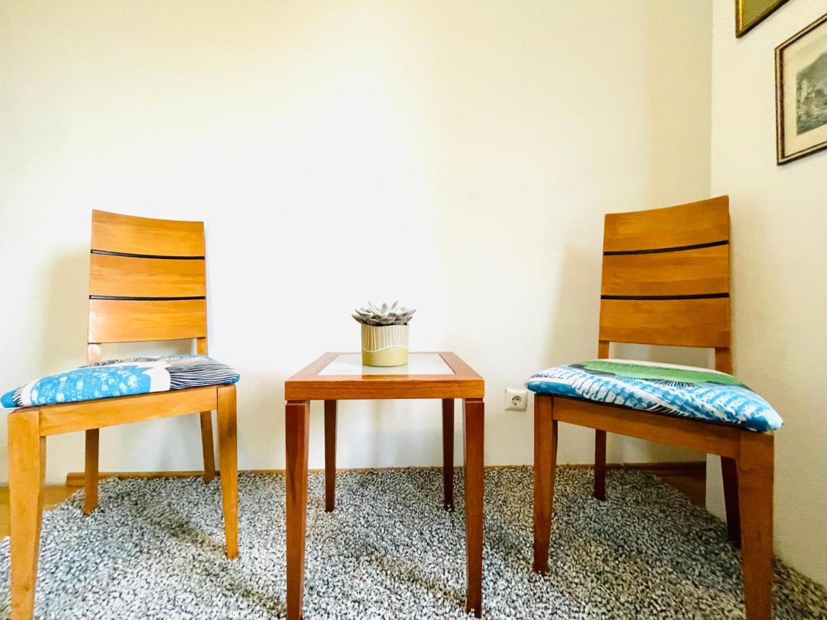 Das Zimmer Im Wiener Haus Esterno foto