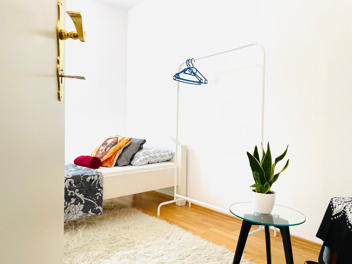 Das Zimmer Im Wiener Haus Esterno foto