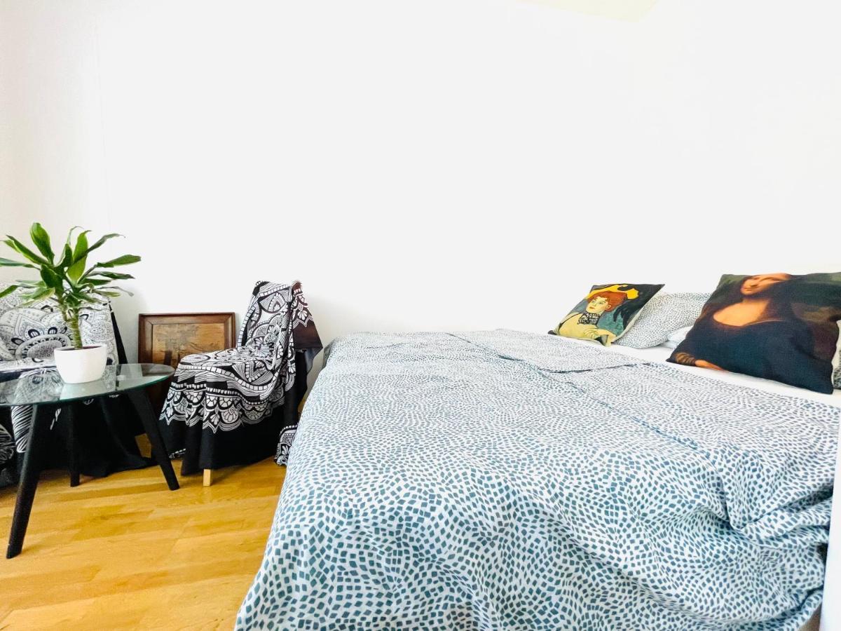 Das Zimmer Im Wiener Haus Esterno foto