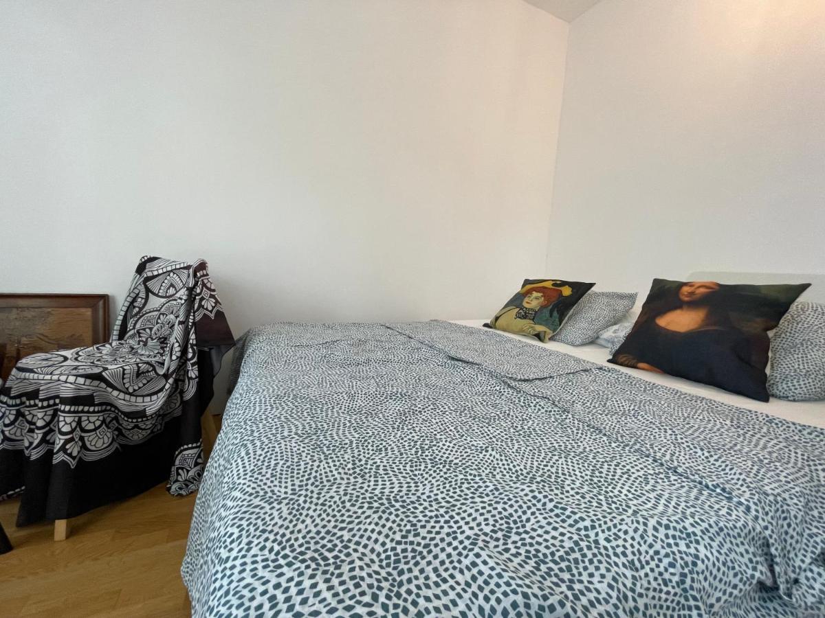 Das Zimmer Im Wiener Haus Esterno foto